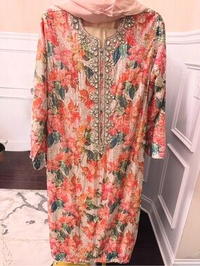 Floral Embellished Long-Sleeve Kaftan in Peach Pink